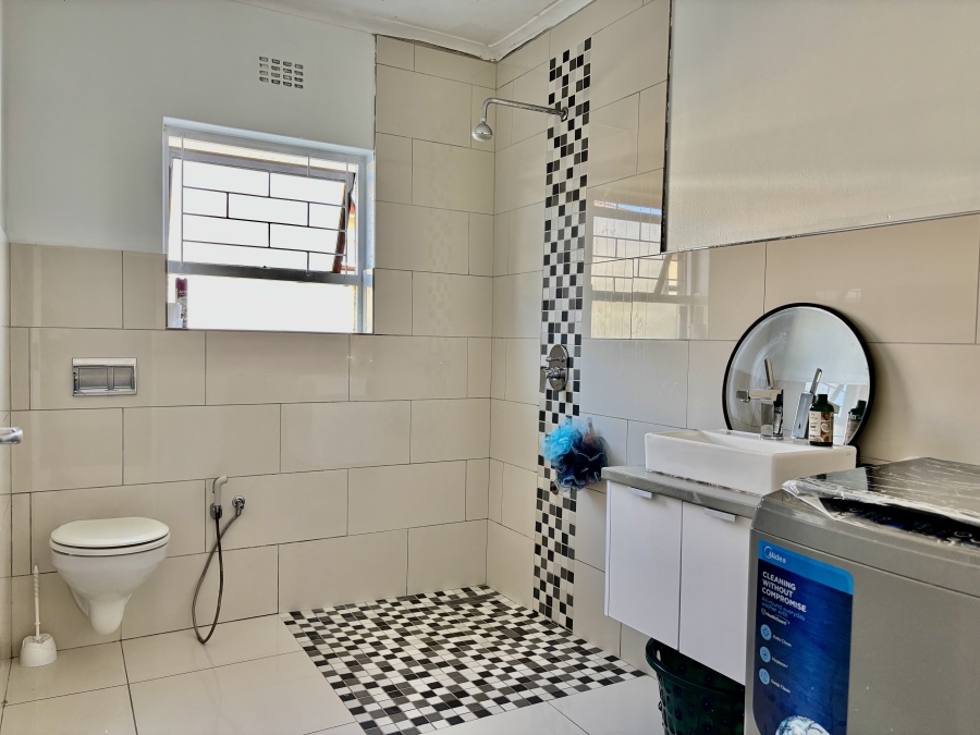 3 Bedroom Property for Sale in Rondevlei Park Western Cape